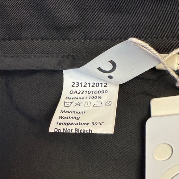 Commense Laser Cut Multi Circle Double Layered Skirt.
Black, Size Large NWT - Picture 9 of 14